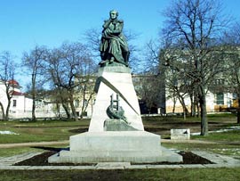 Первый в России памятник Лермонтову в Пятигорске